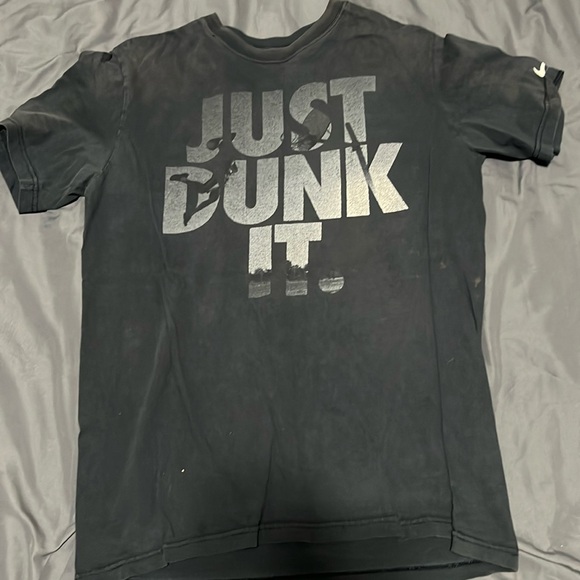 Men’s medium tshirt bundle. Comes with three shirts, all size medium. - Picture 1 of 3